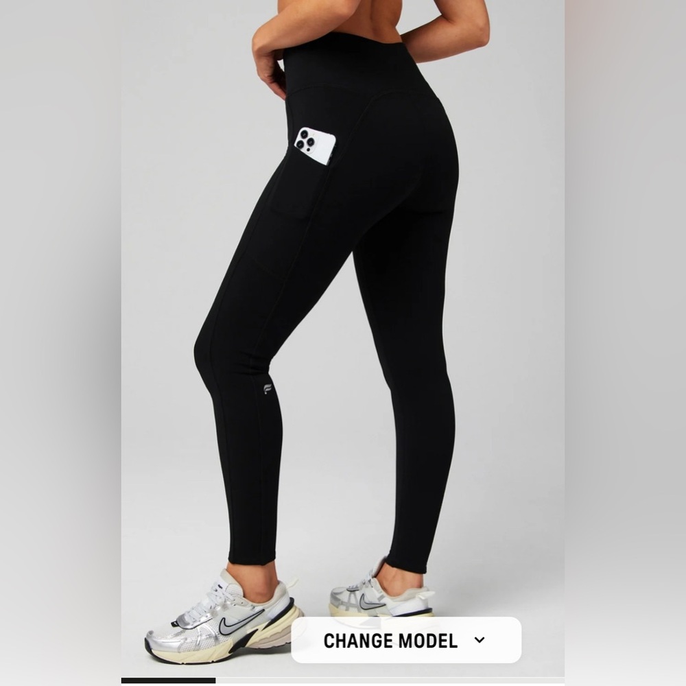 {FABLETICS} Cold Weather High-Waisted Pocket Legging M short